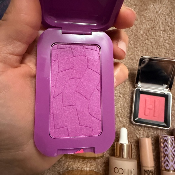 Makeup Bundle - Picture 4 of 11